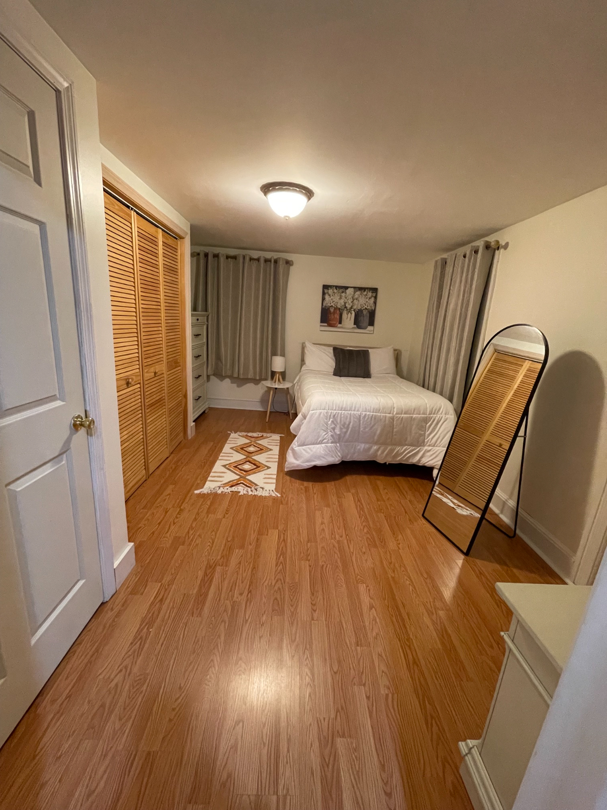 Quiet property, walking distance to Hospital and shopping - Photo 9