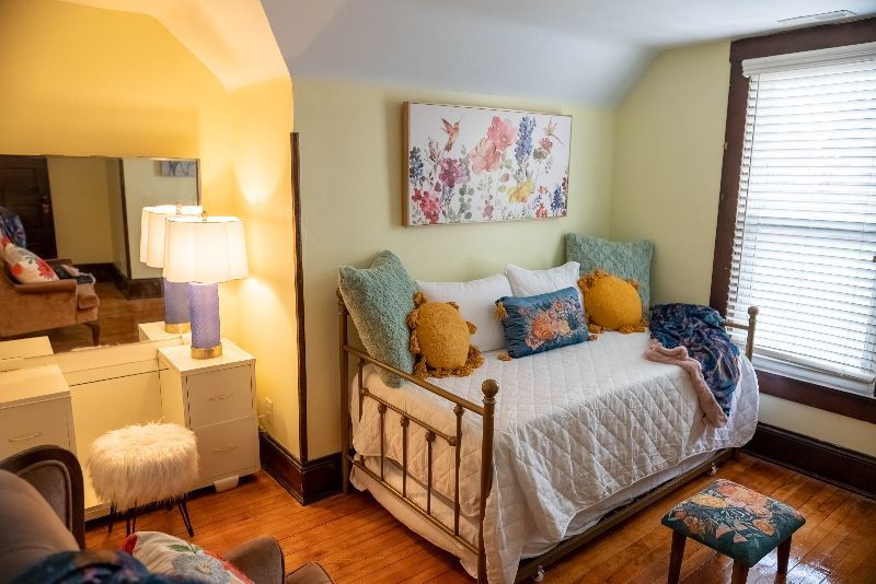 Unique Luxury Home Walking Distance to Hospital with Game Room - Photo 8