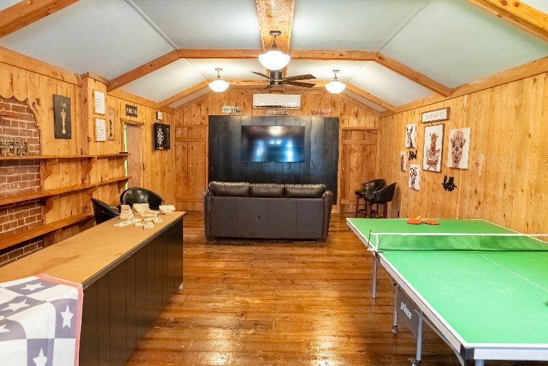 Unique Luxury Home Walking Distance to Hospital with Game Room - Photo 12