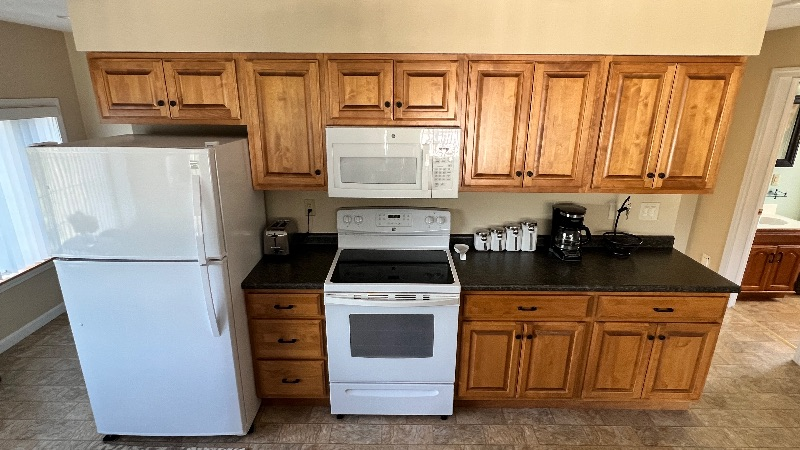 Cozy 1 bedroom Apt. in quiet neighborhood. Beautiful Vermont views - Photo 11