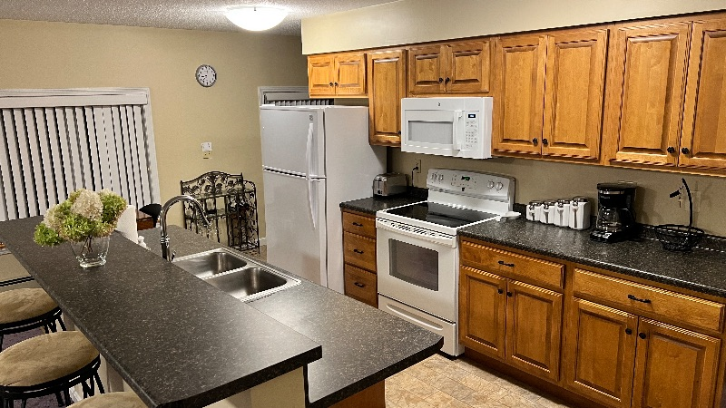 Cozy 1 bedroom Apt. in quiet neighborhood. Beautiful Vermont views - Photo 10