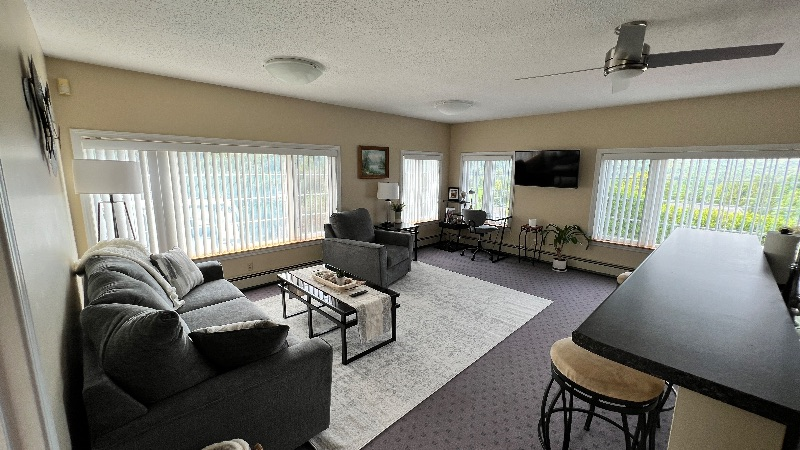 Cozy 1 bedroom Apt. in quiet neighborhood. Beautiful Vermont views - Photo 2