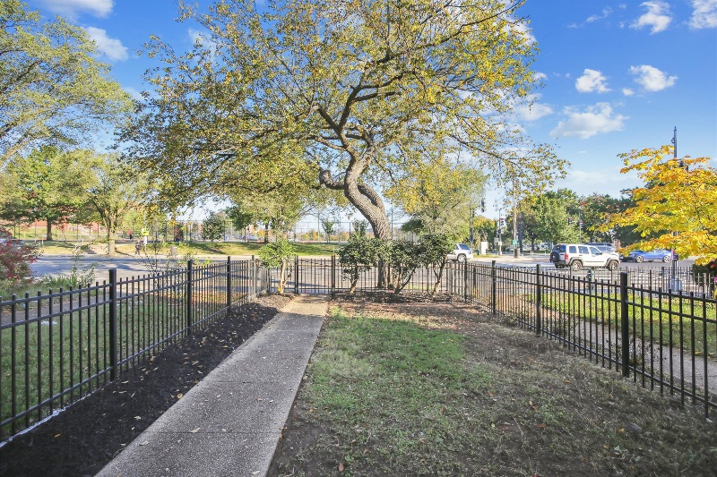 Luxury Furnished 1BR Condo- Steps to Metro & New RFK Stadium, Parking, Utilities Included, Pet Frien - Photo 2