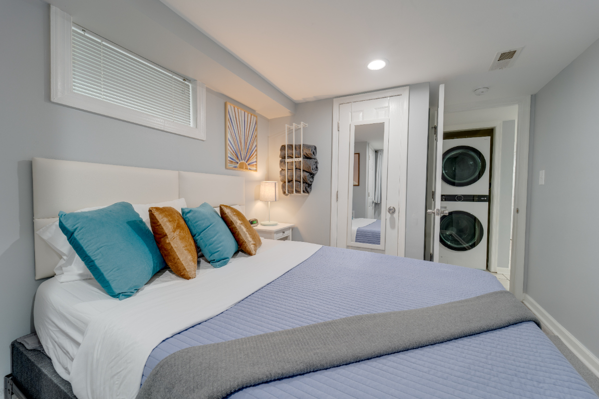 Stylish and Colorful 2-Bedroom Basement Apartment in Historic Grant Park, Washington, DC - Photo 7