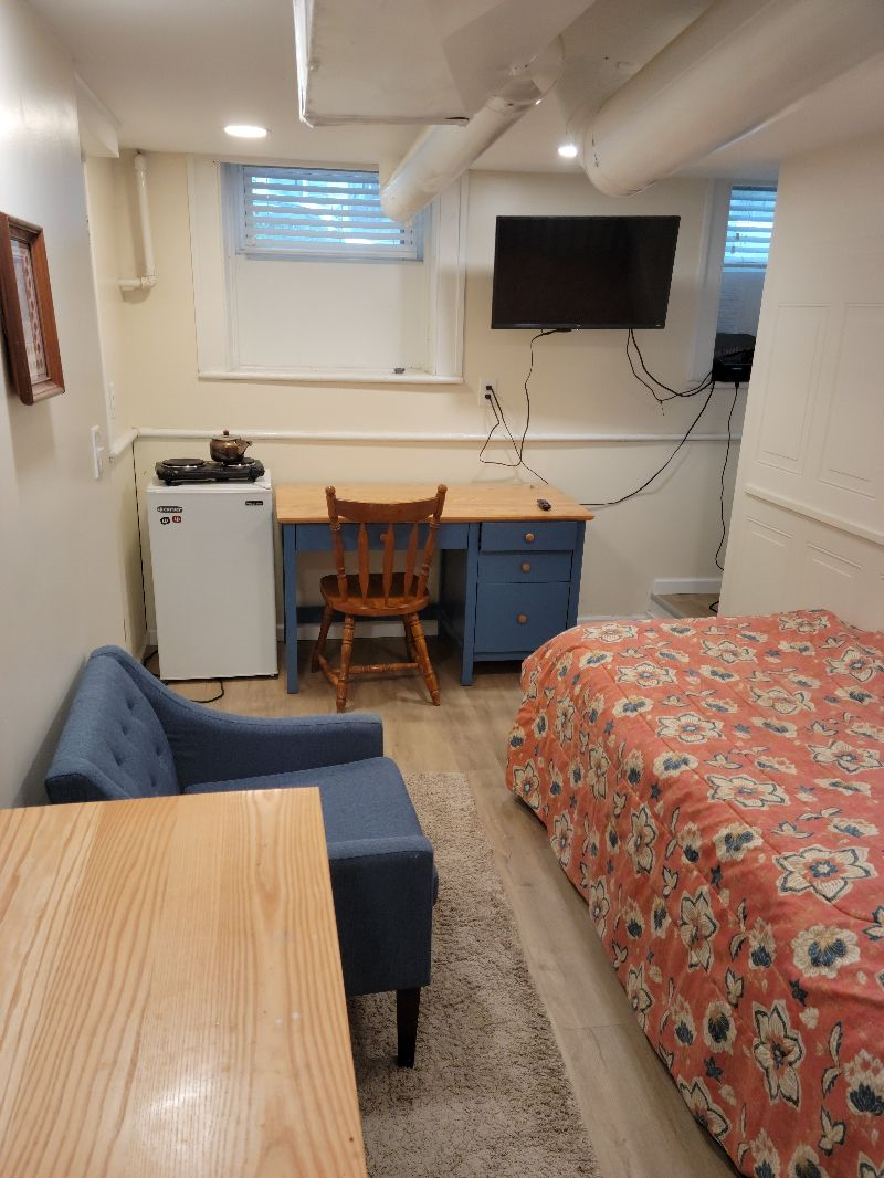 Pleasant, small studio in walkable downtown - Photo 3