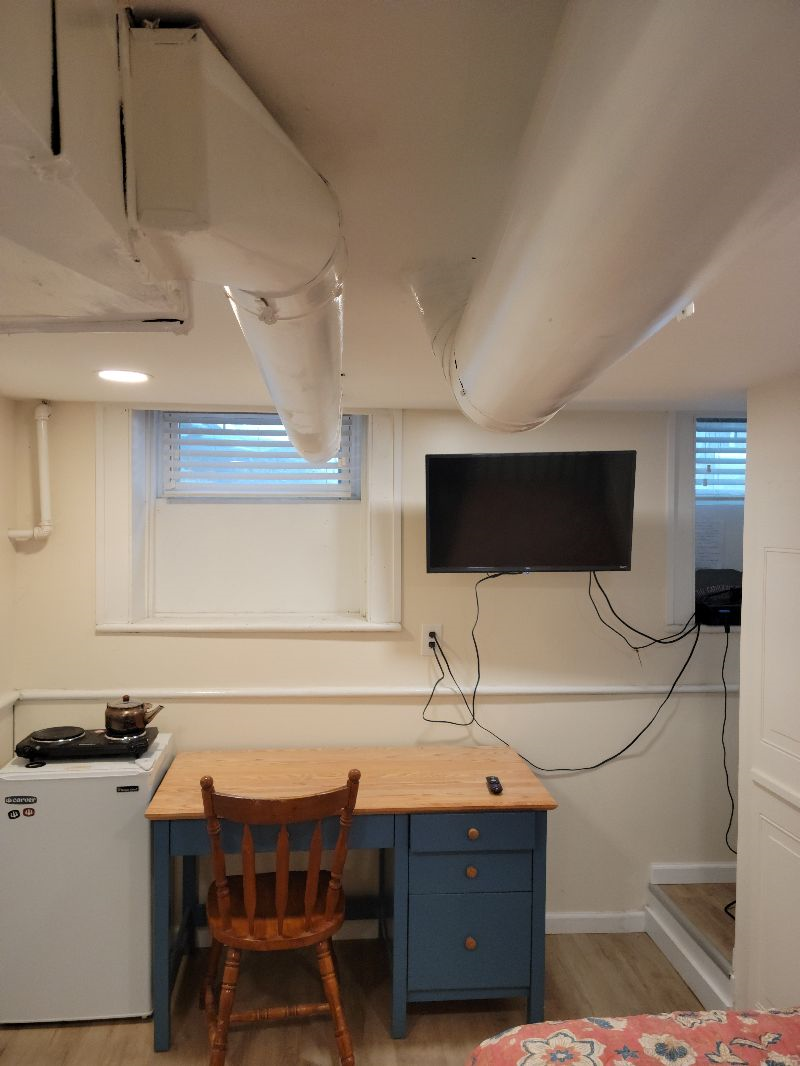 Pleasant, small studio in walkable downtown - Photo 4