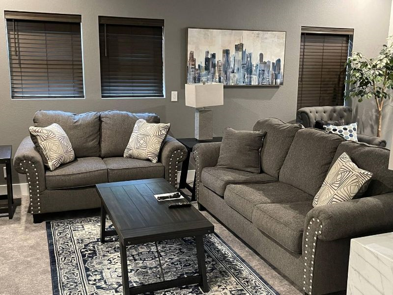 Upper Huge 3 Bedroom Home 02