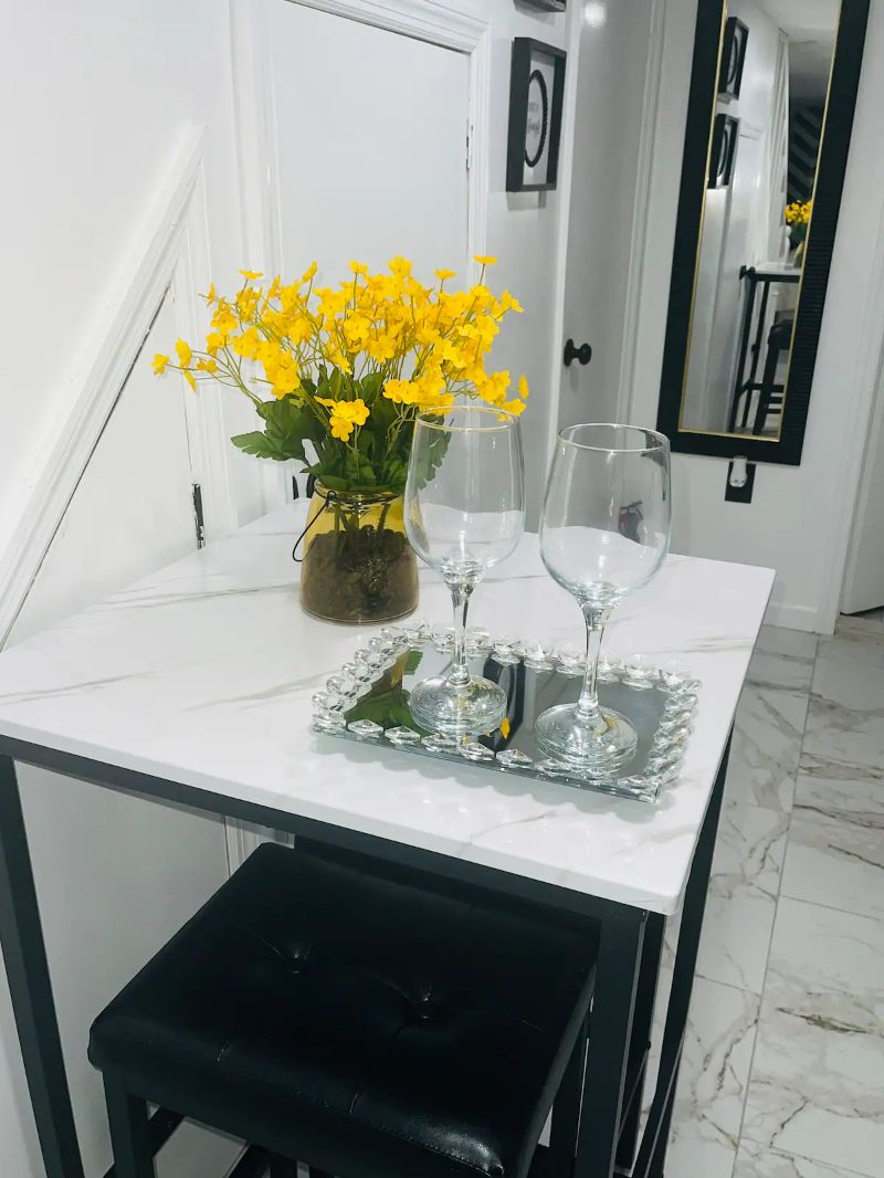 Experience Trendy Comfort and Style at Our Beautifully Renovated Studio Apartment in Vibrant Jamaica - Photo 12