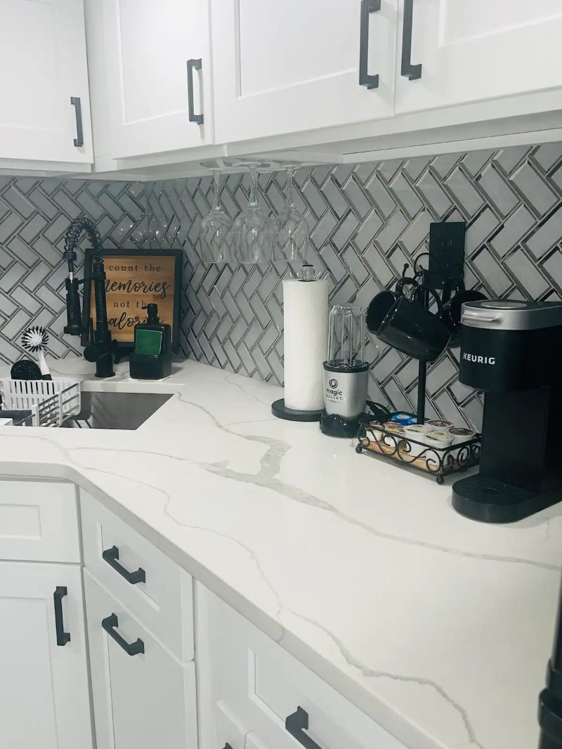 Experience Trendy Comfort and Style at Our Beautifully Renovated Studio Apartment in Vibrant Jamaica - Photo 10