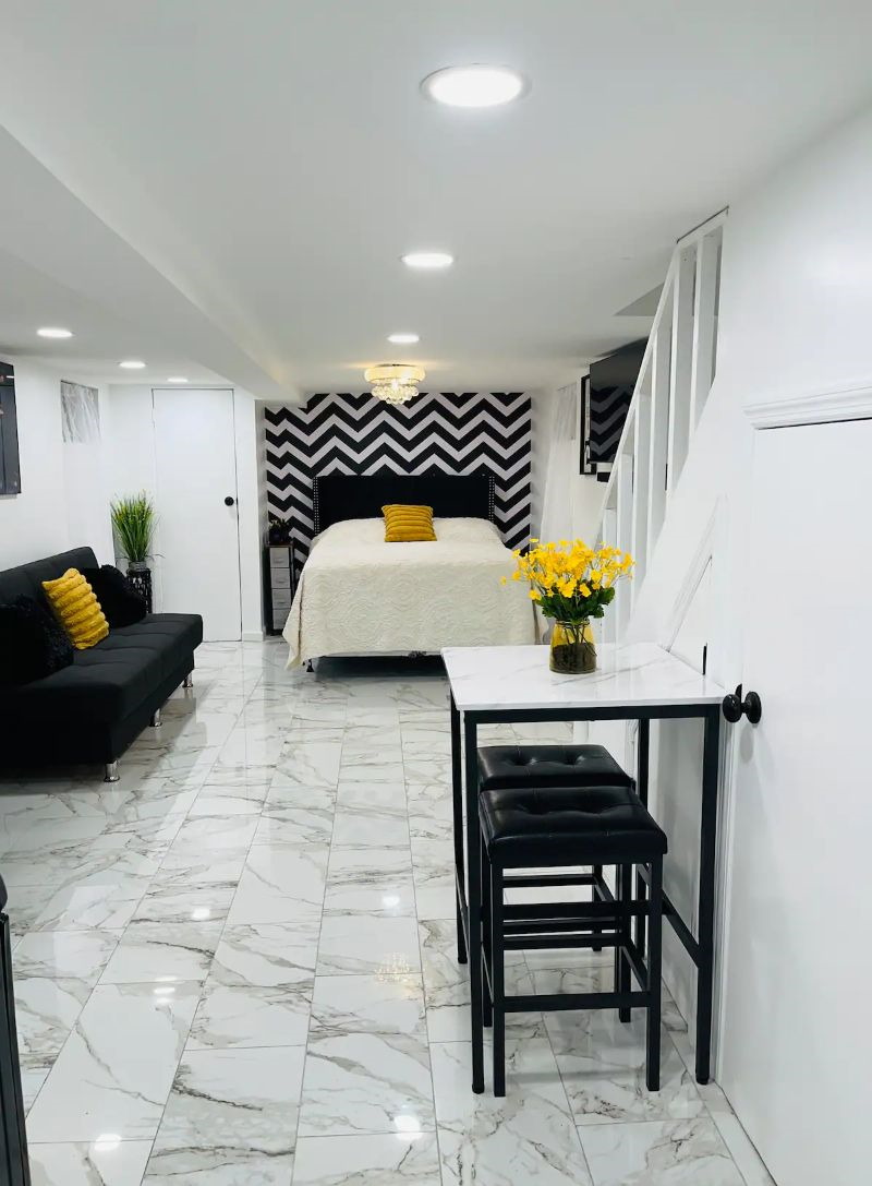 Experience Trendy Comfort and Style at Our Beautifully Renovated Studio Apartment in Vibrant Jamaica - Photo 3
