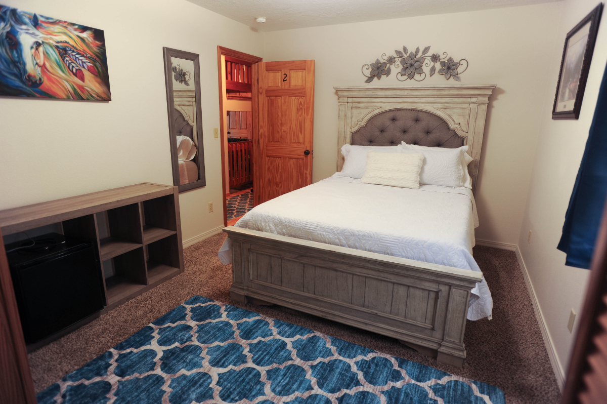 Queen Bedroom in Spacious Farm House Nampa Kuna