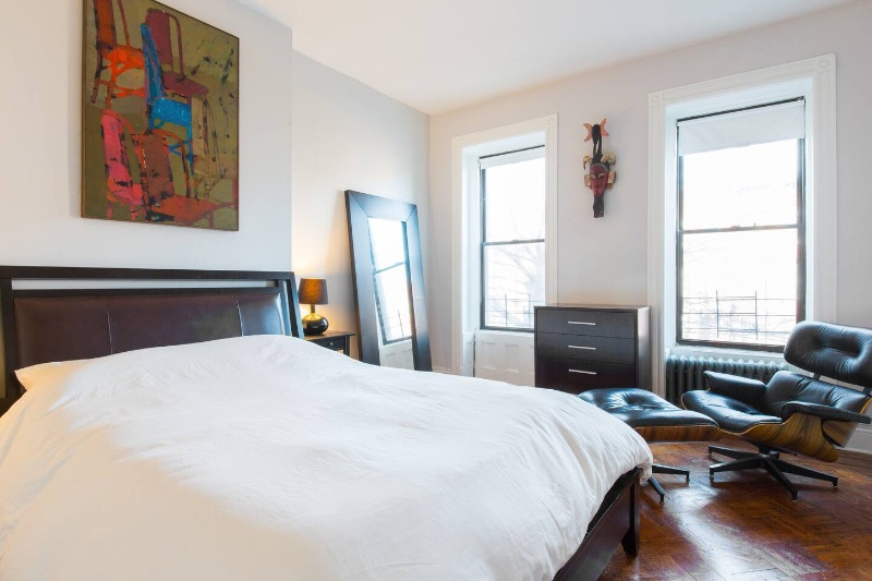 Cozy 1.5 br Brownstone Apt