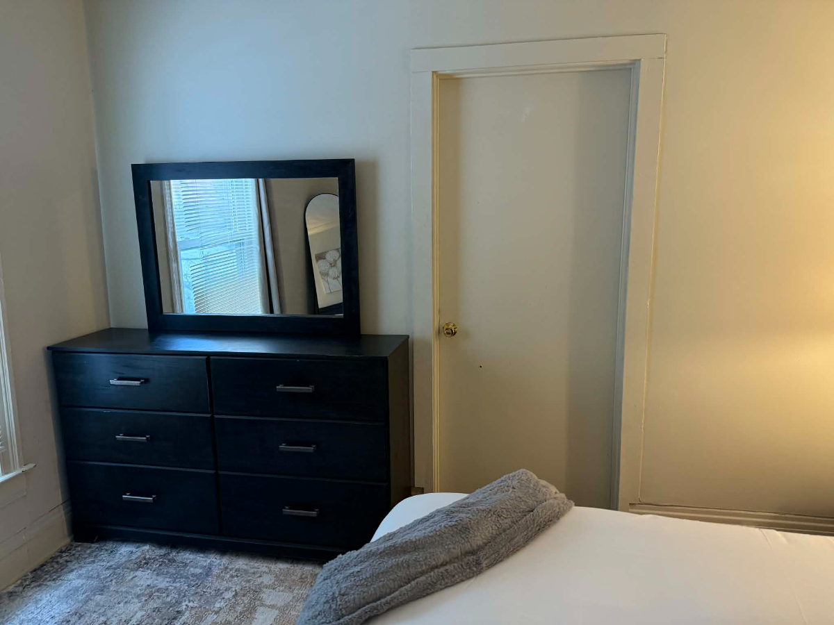 Furnished Priv Room near hospitals - Photo 7