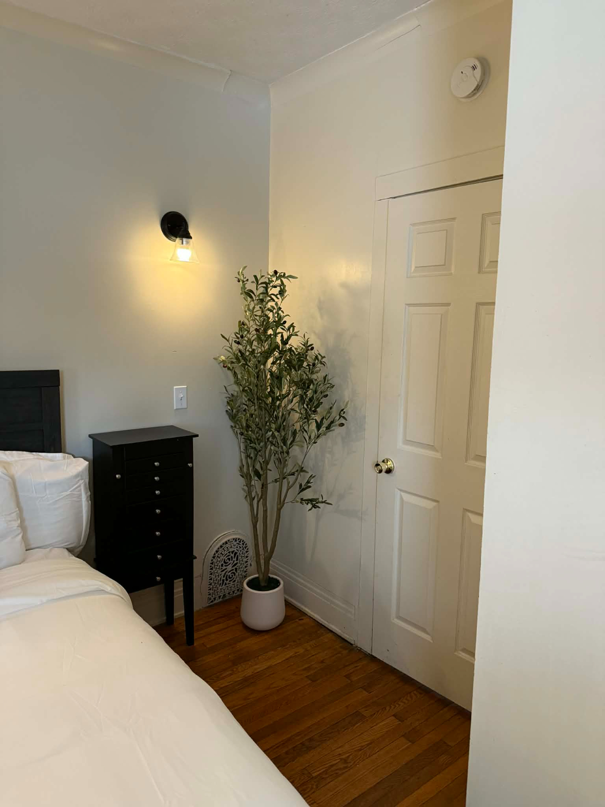 Furnished Priv Room near hospitals - Photo 11