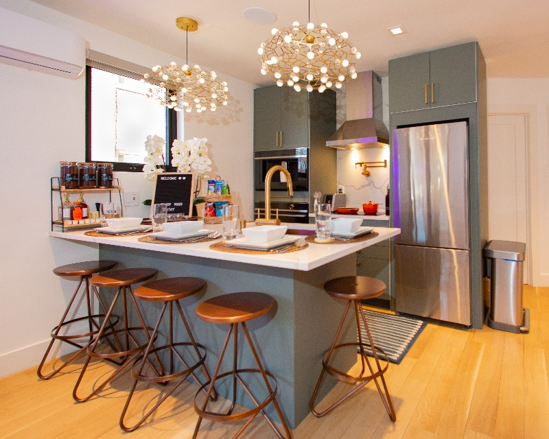 Luxury Living in Stylish BK Gem - Photo 2