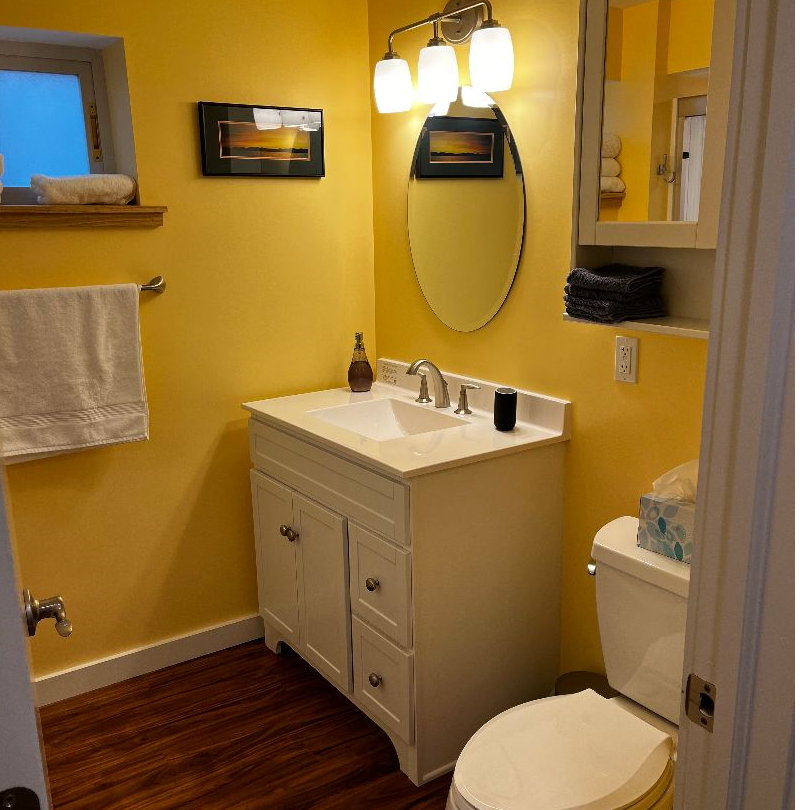 Cozy Oasis in Burlington's South End Arts District - Photo 4