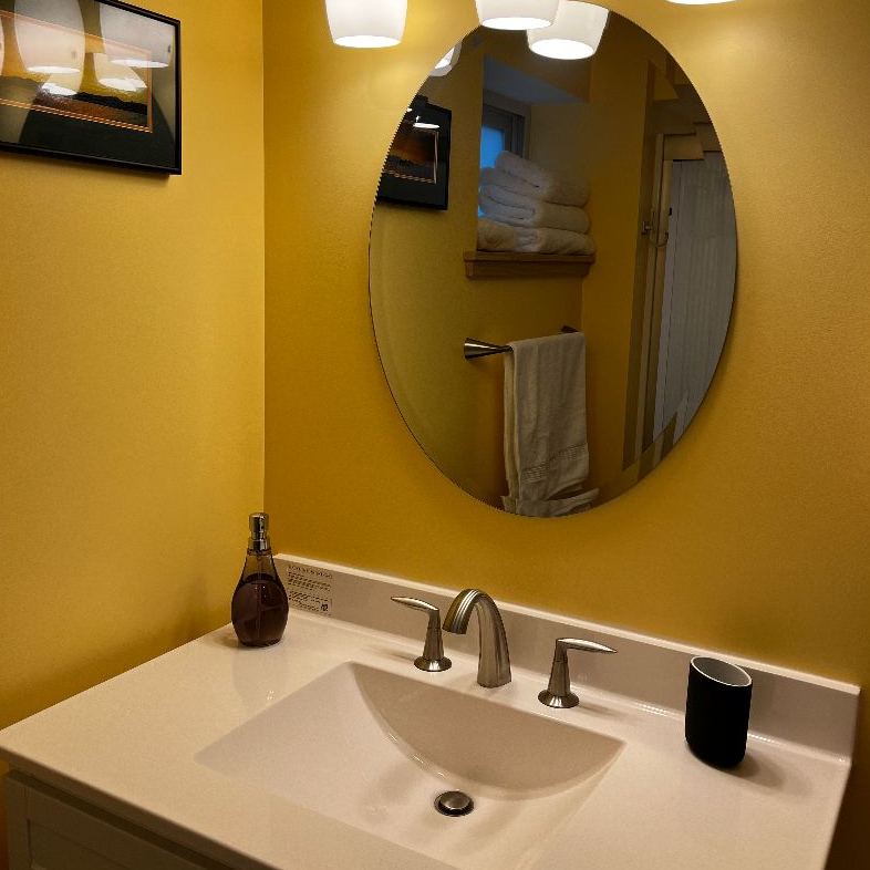 Cozy Oasis in Burlington's South End Arts District - Photo 5