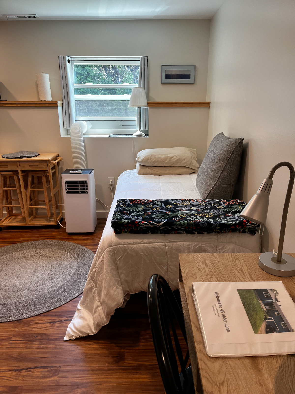 Cozy Oasis in Burlington's South End Arts District - Photo 9
