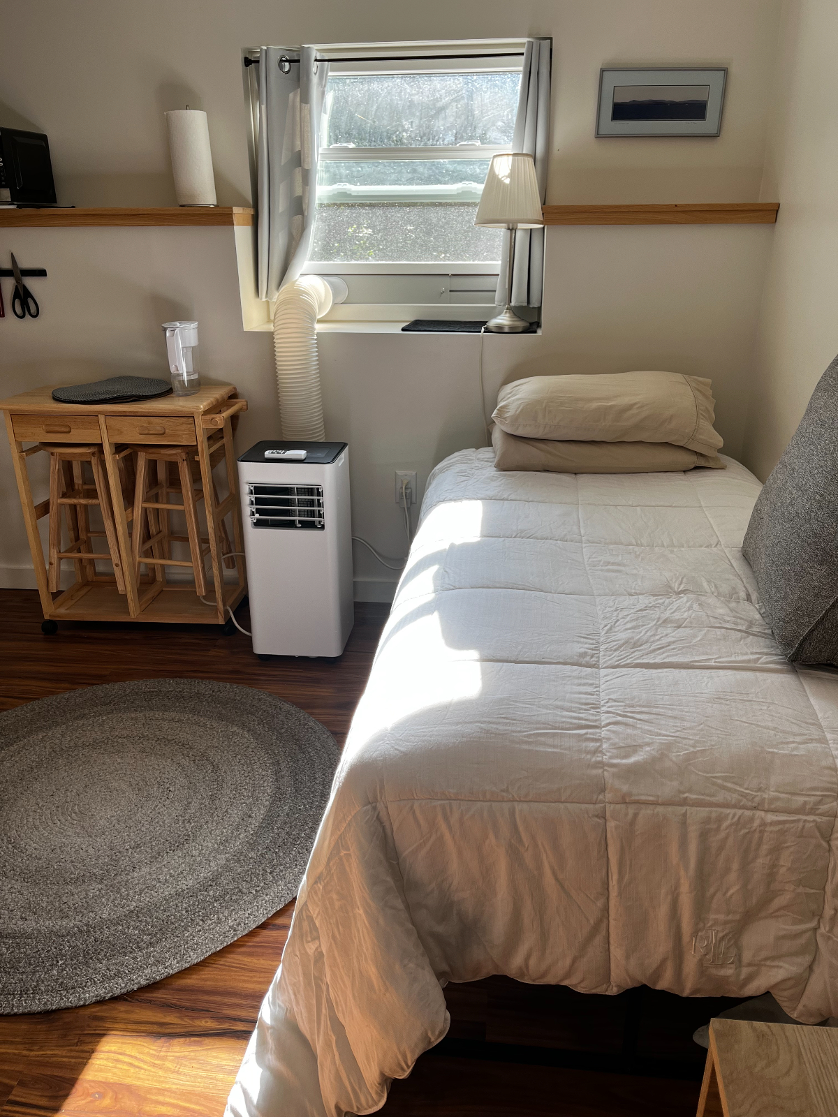 Cozy Oasis in Burlington's South End Arts District - Photo 10