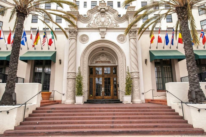 Exquisite Apartment in Historic Building with Scenic Views of Balboa Park - Photo 3