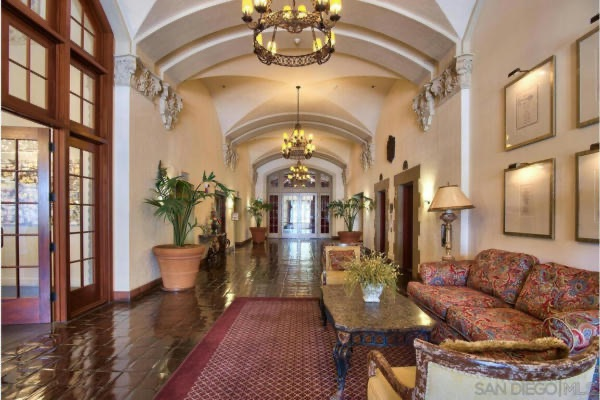 Exquisite Apartment in Historic Building with Scenic Views of Balboa Park - Photo 4