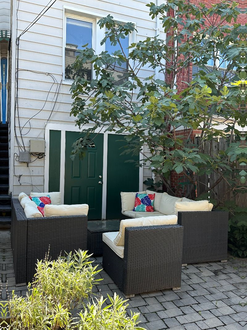 Bright Studio with backyard in Capitol Hill - Photo 2