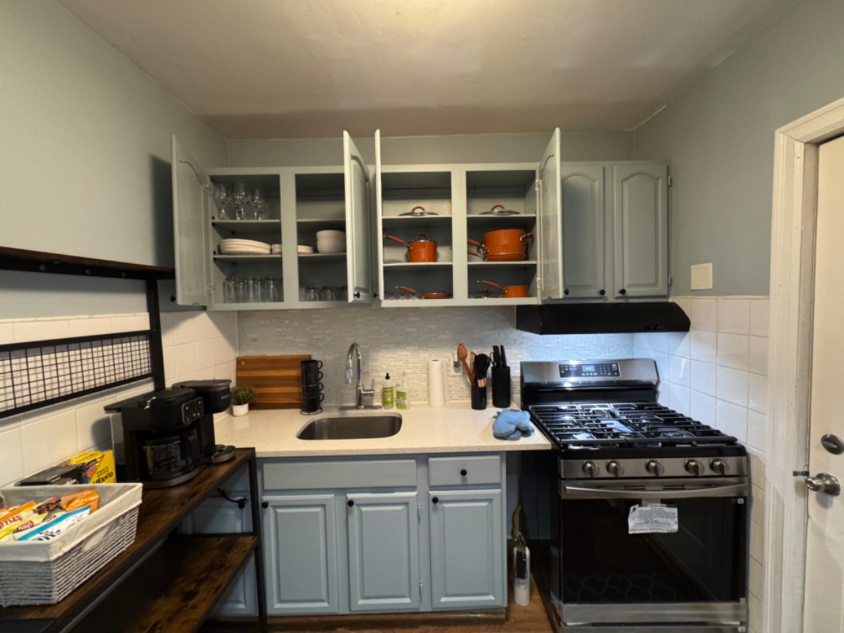 The Cozy Gray Room - Photo 12
