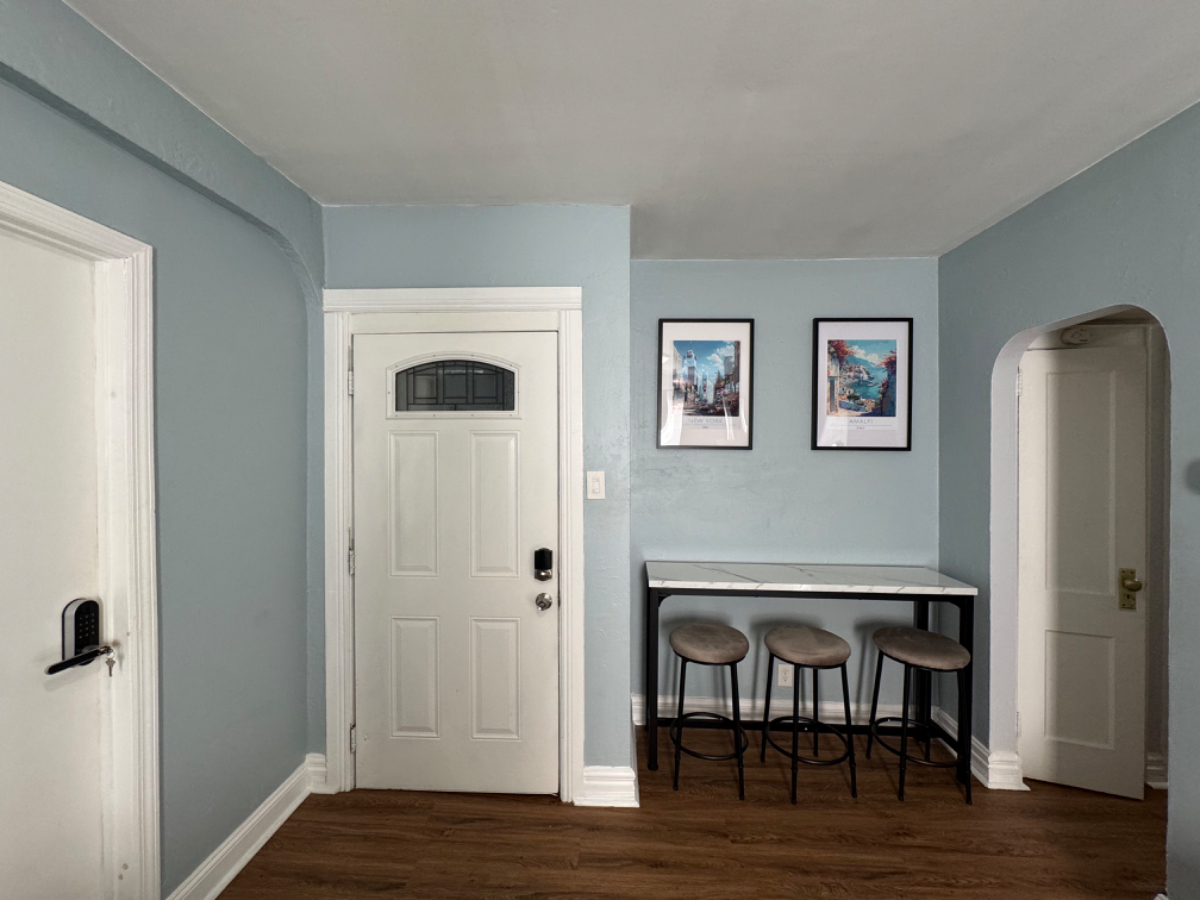 The Cozy Gray Room - Photo 5