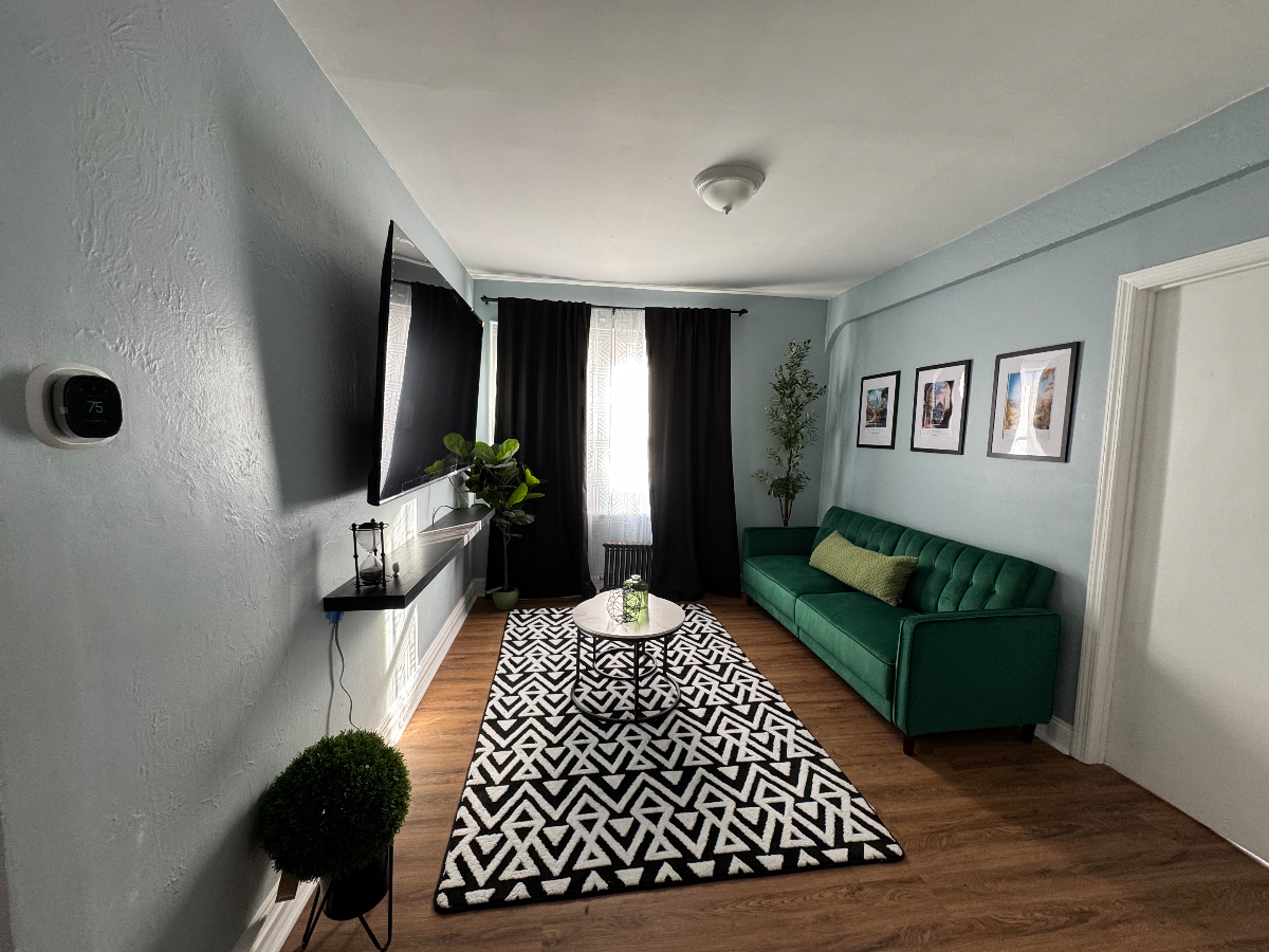 The Cozy Gray Room - Photo 3