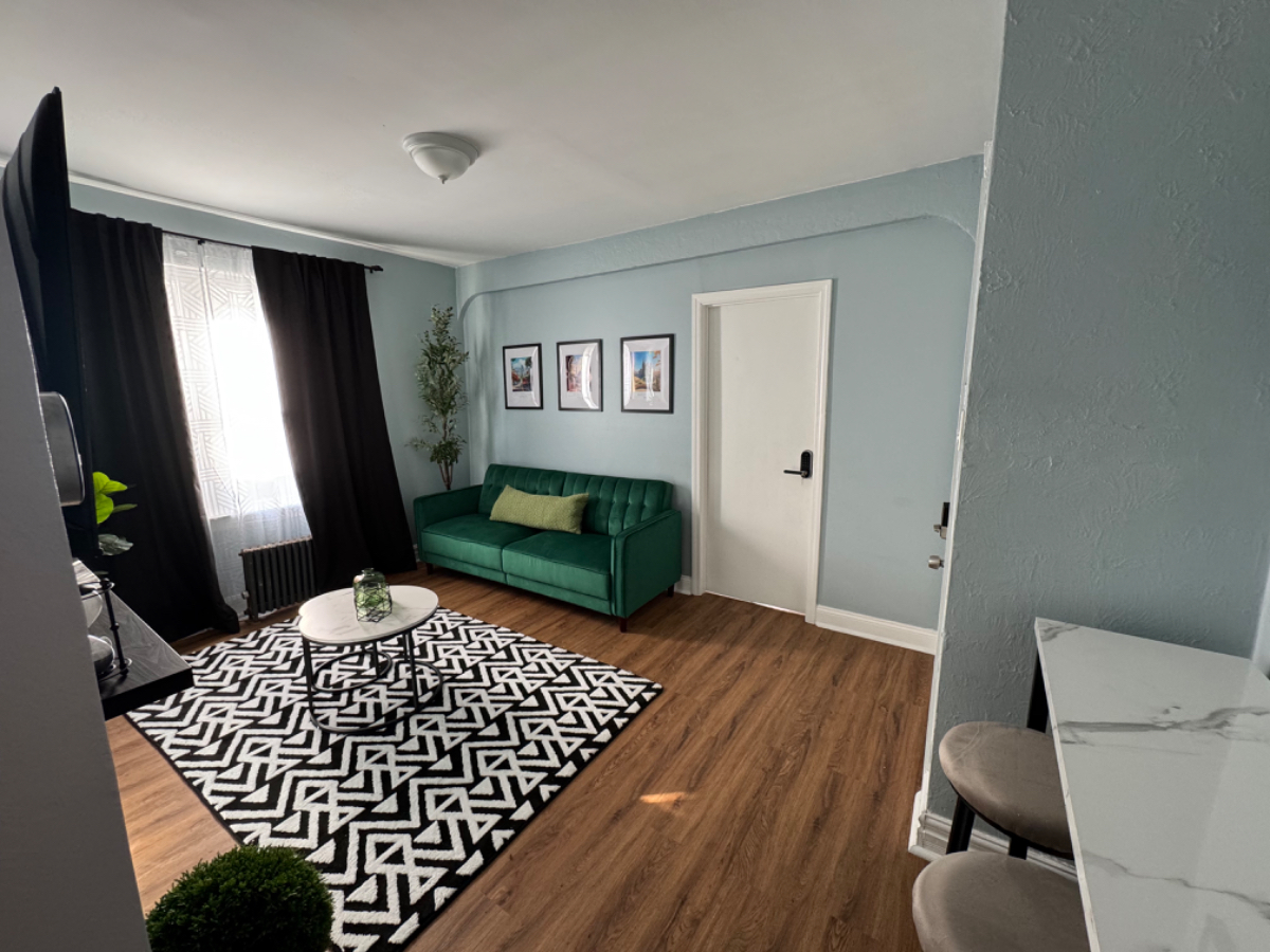 The Cozy Gray Room - Photo 4
