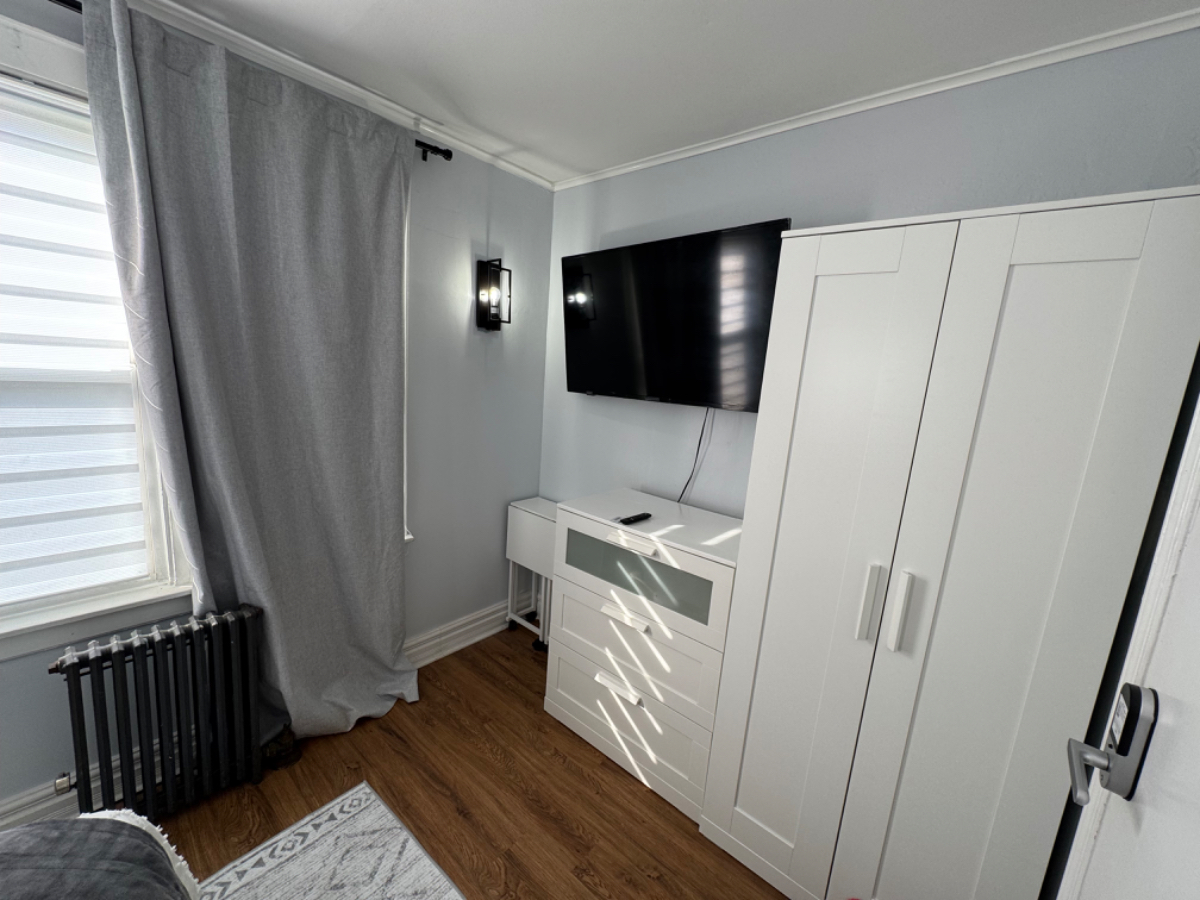 The Cozy Gray Room - Photo 8