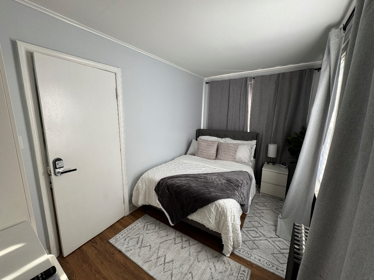 The Cozy Gray Room - Photo 7