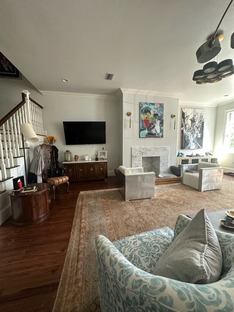 Modern Private Bedroom, Bathroom &Living area  