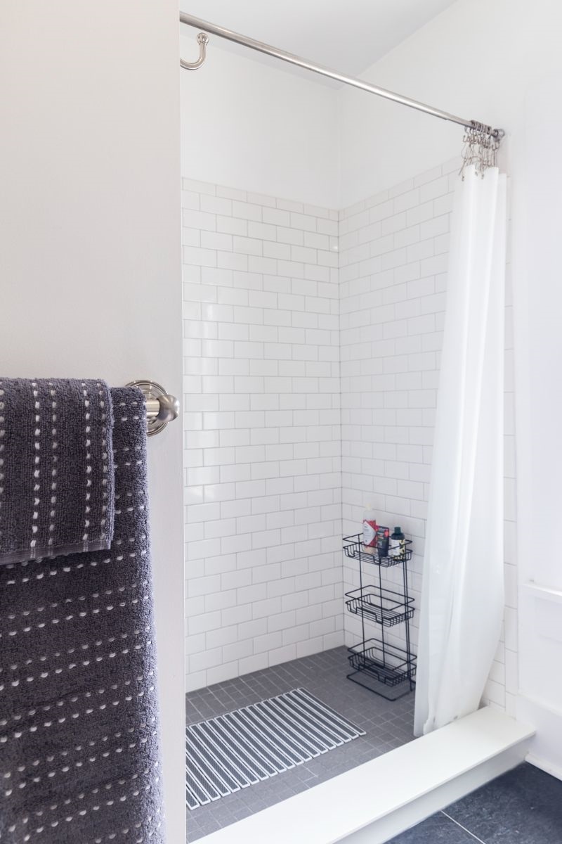 Top floor sunny apartment in a renovated historic schoolhouse - Photo 11