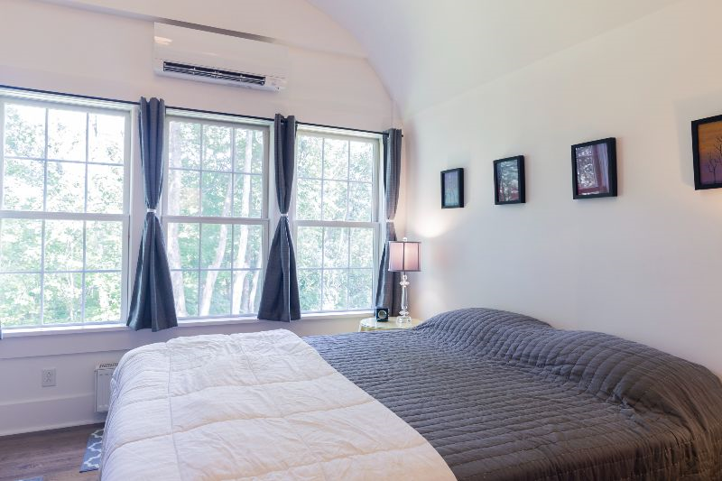 Top floor sunny apartment in a renovated historic schoolhouse - Photo 8