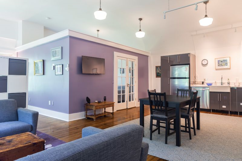Top floor sunny apartment in a renovated historic schoolhouse - Photo 2