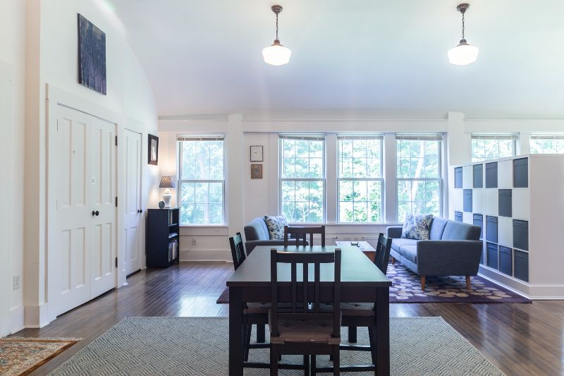 Top floor sunny apartment in a renovated historic schoolhouse - Photo 3
