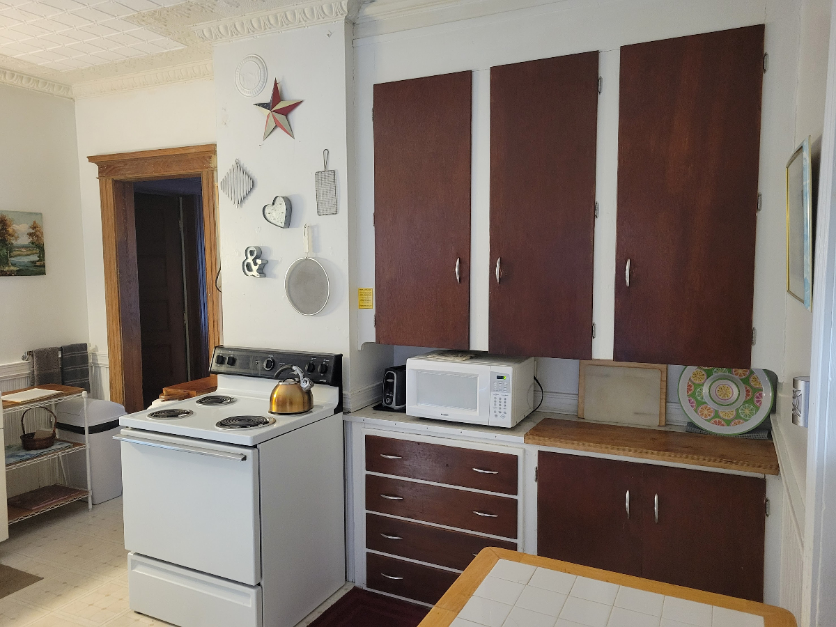 Large 1 bedroom, Strong/Highland  area,  see photos, read entire listing - Photo 7