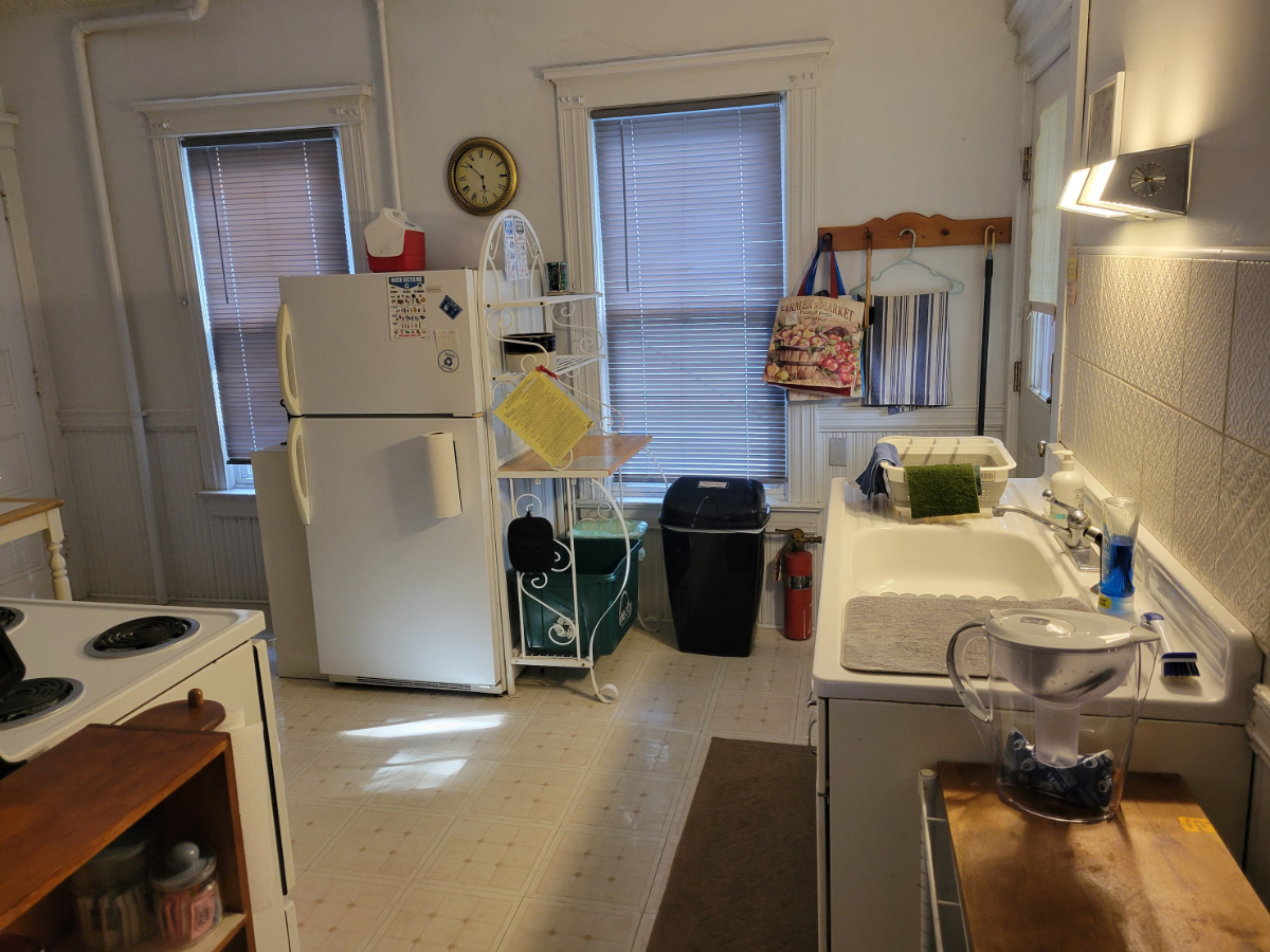Large 1 bedroom, Strong/Highland  area,  see photos, read entire listing - Photo 6