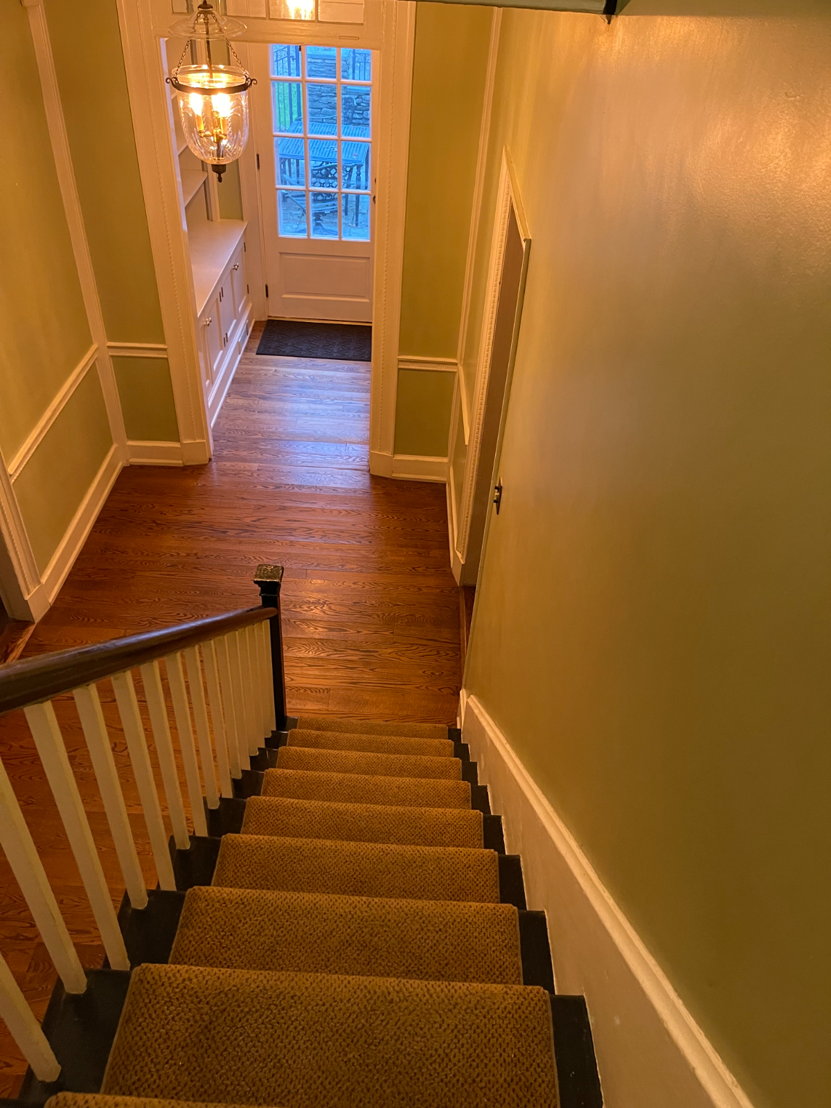 7 min Walk to Hospital, king room, shared living space - Photo 6