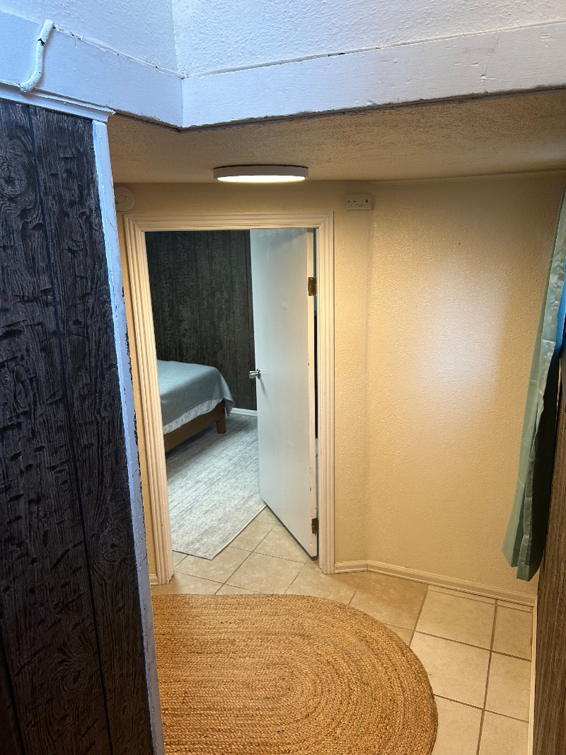 Basement Apartment Close to Campus - Photo 1