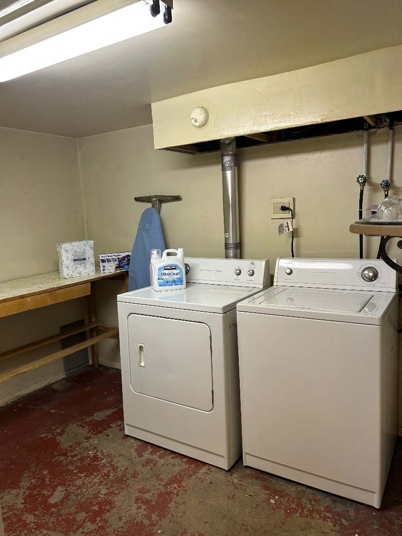 Basement Apartment Close to Campus - Photo 8