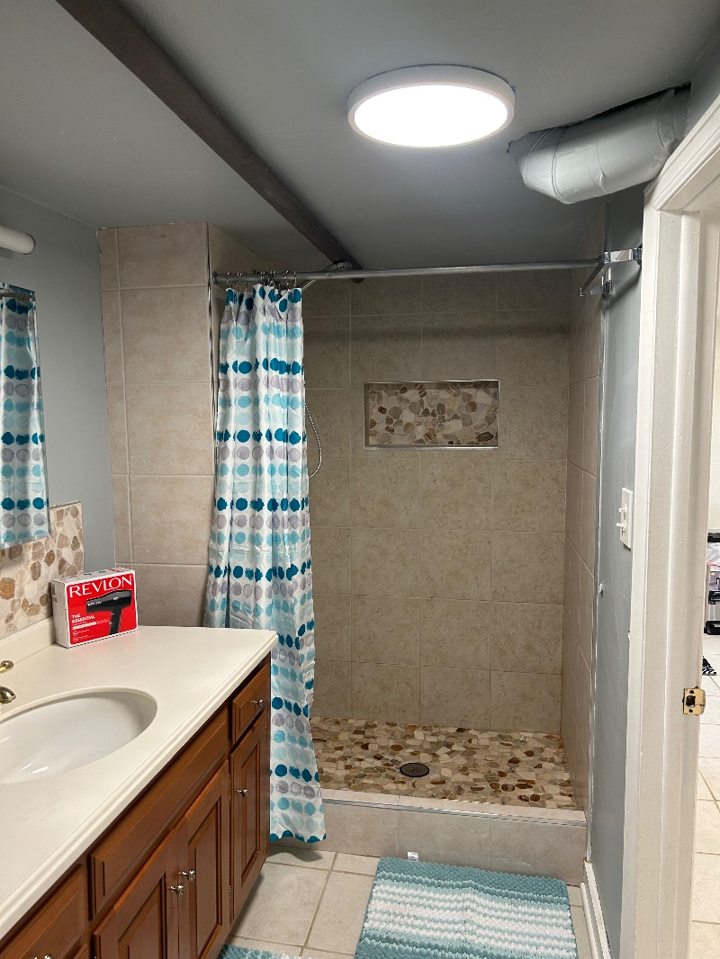 Basement Apartment Close to Campus - Photo 12