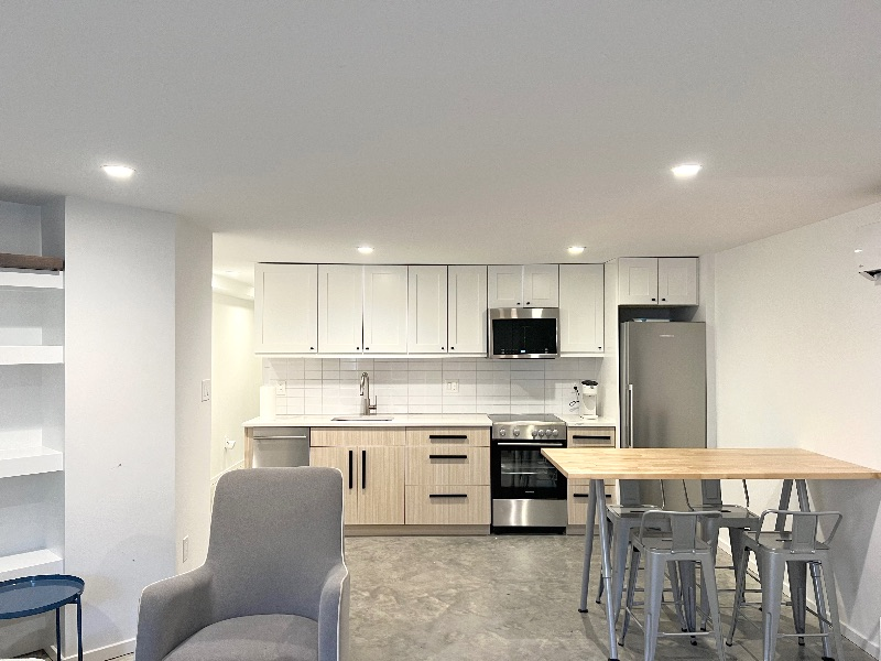 One-Bedroom Apartment in Historic Bloomingdale Neighborhood - Photo 5