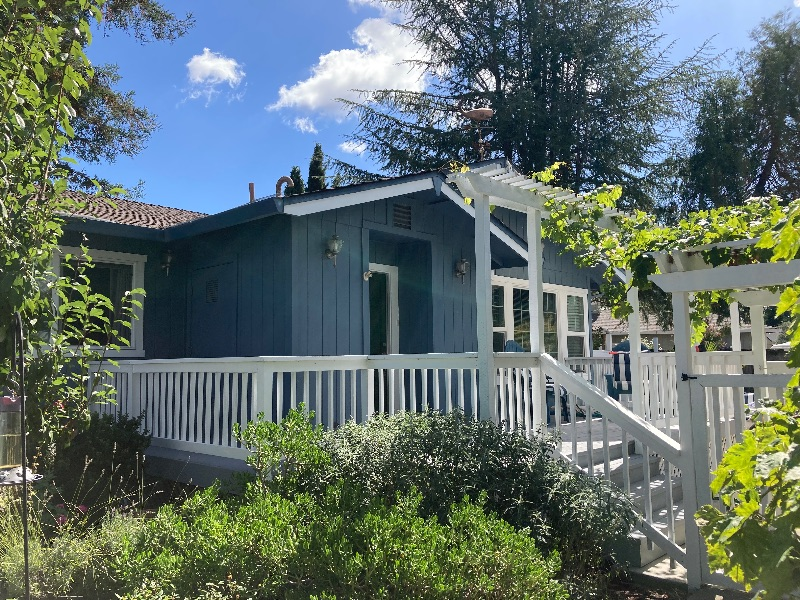 Serenity Cove Cottage for Professional Travelers - Photo 3