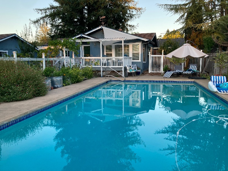 Serenity Cove Cottage for Professional Travelers - Photo 1