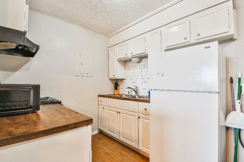 Close to Covenant and UMC Hospitals- One Bed/One Bath-Fully Furnished-All bills paid - Photo 4