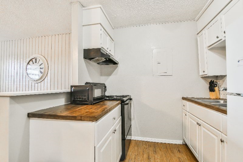 Close to Covenant and UMC Hospitals- One Bed/One Bath-Fully Furnished-All bills paid - Photo 5