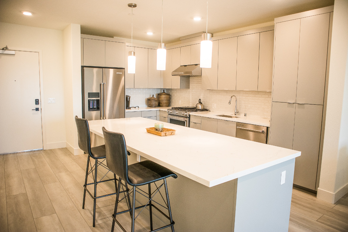 One Bedroom Upscale Modern Condo with Views