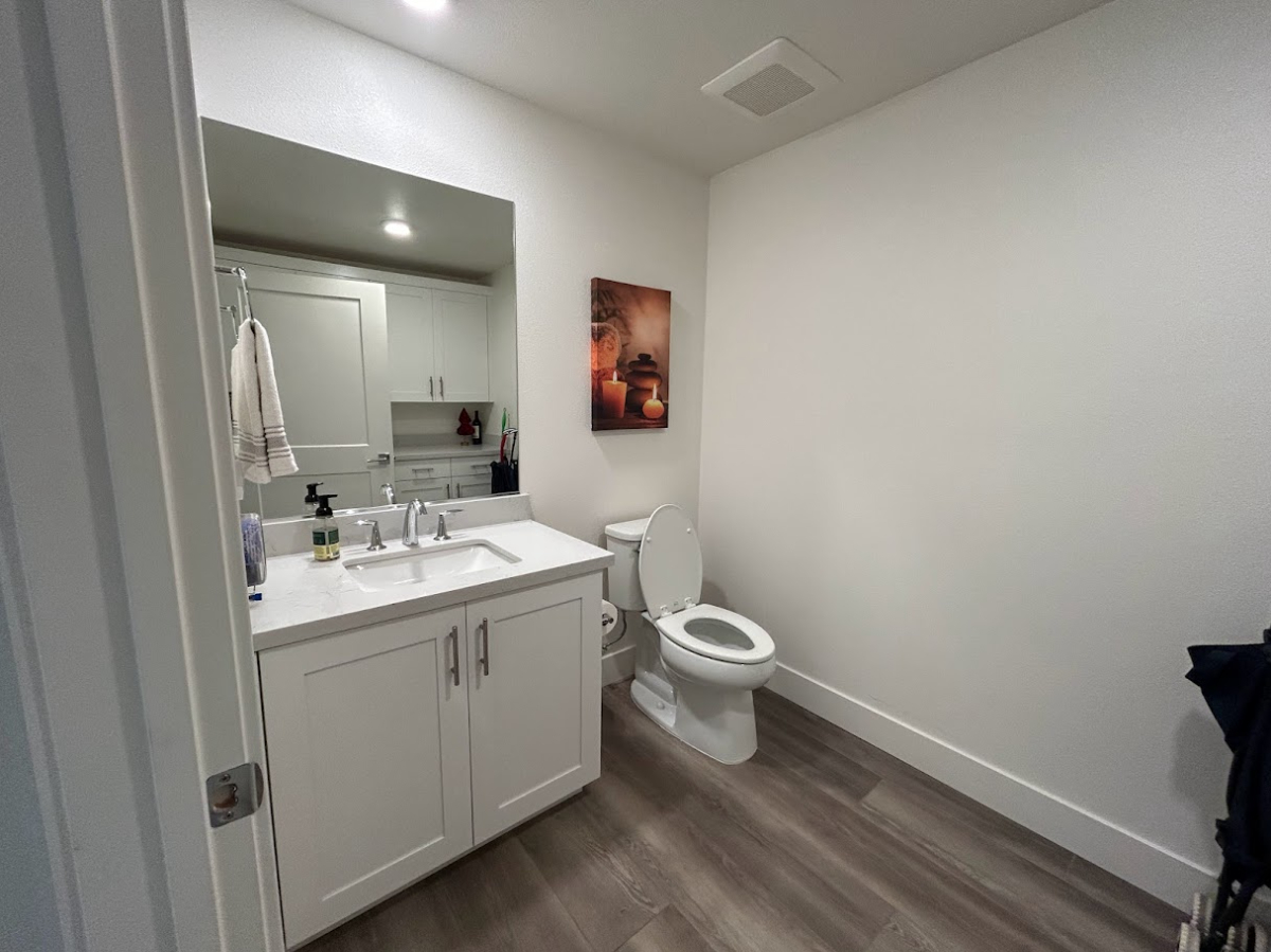 3 Bedroom Upscale Modern Condo with Views - Photo 5